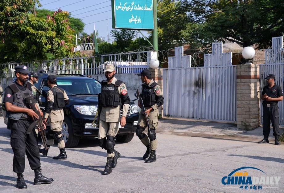 穆沙拉夫被控謀殺今日出庭受審 大批軍警護(hù)送(高清組圖)