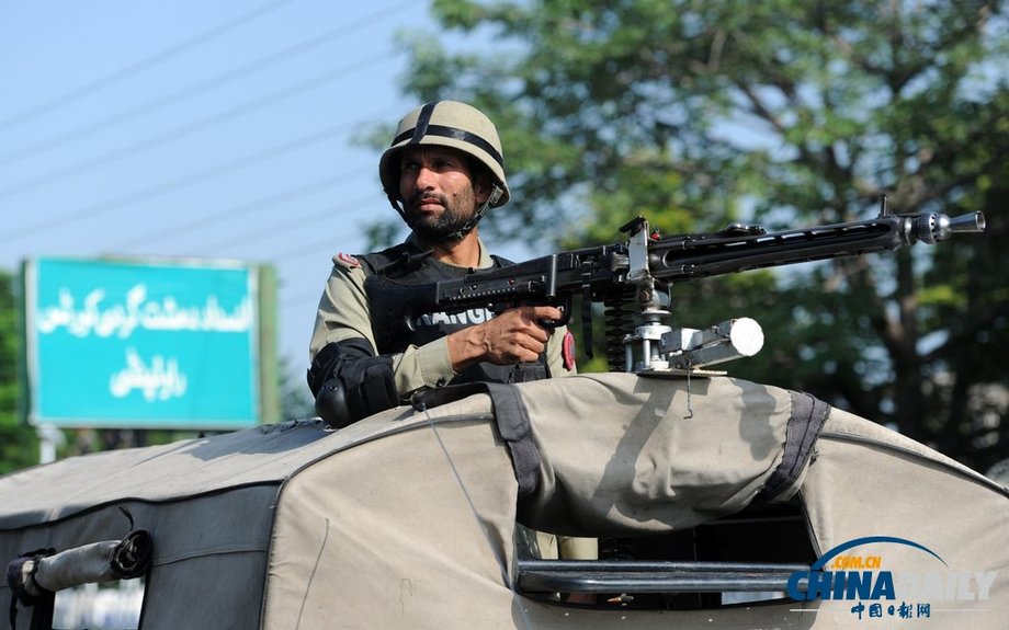 穆沙拉夫被控謀殺今日出庭受審 大批軍警護(hù)送(高清組圖)