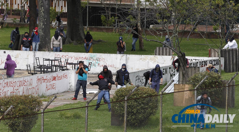 哥倫比亞全國(guó)大罷工要求下調(diào)汽油價(jià)格 引發(fā)警民沖突（組圖）