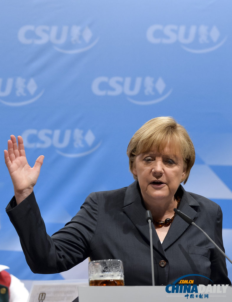 德國總理默克爾出席選舉活動 現(xiàn)場豪飲啤酒（高清組圖）