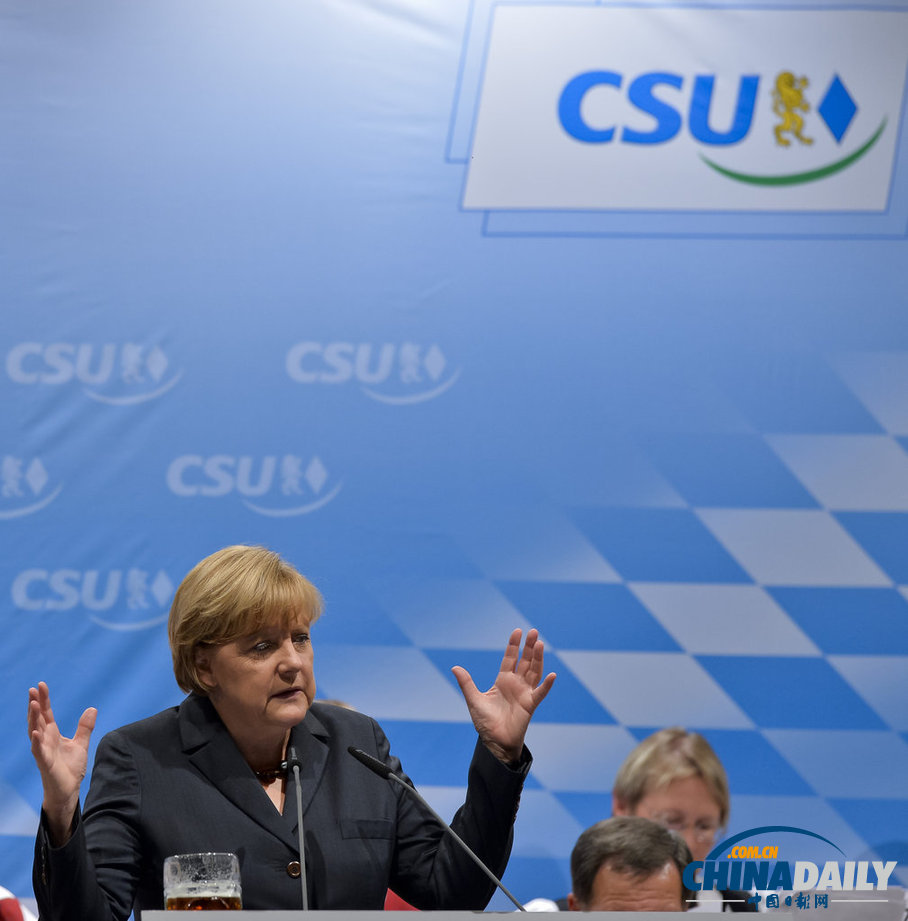 德國總理默克爾出席選舉活動 現(xiàn)場豪飲啤酒（高清組圖）