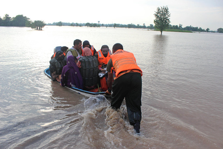 巴基斯坦洪災(zāi)已致至少118人死亡 軍隊幫助災(zāi)民轉(zhuǎn)移(組圖)