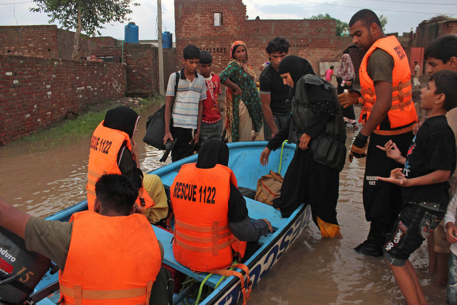 巴基斯坦洪災(zāi)已致至少118人死亡 軍隊幫助災(zāi)民轉(zhuǎn)移(組圖)