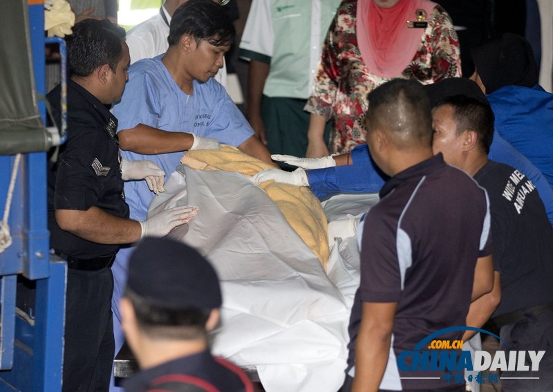 馬來西亞公交車墜崖已致33人死亡 其中24名華人（高清組圖）