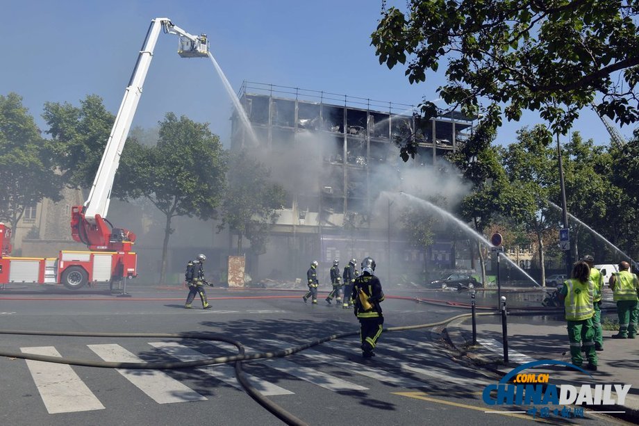 法國巴黎一高檔酒店突發(fā)大火 原因不詳（高清組圖）