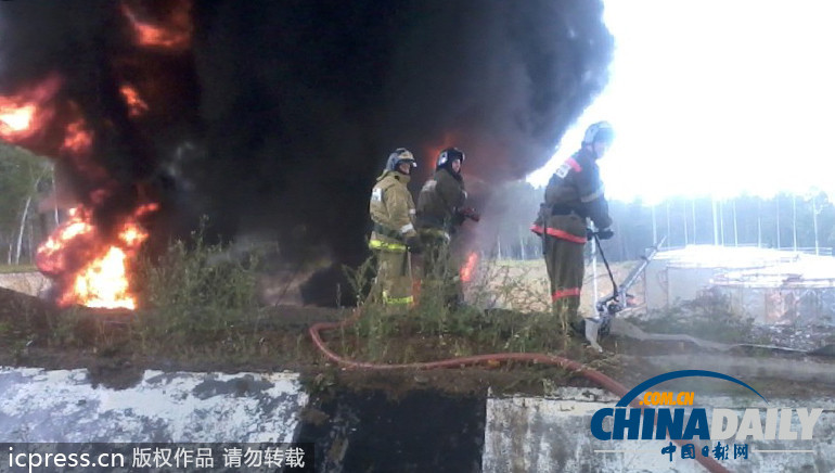 俄羅斯儲備油庫突發(fā)大火 約400名員工緊急撤離（組圖）