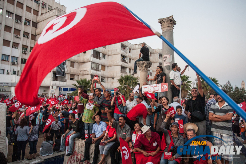 突尼斯爆發(fā)大游行要求政府下臺