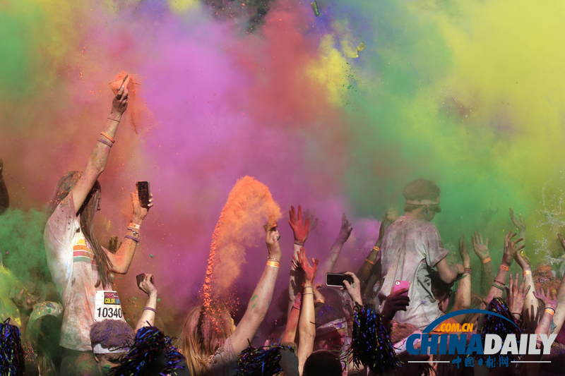 澳大利亞舉行色彩賽跑活動(dòng) 五彩繽紛其樂(lè)無(wú)窮