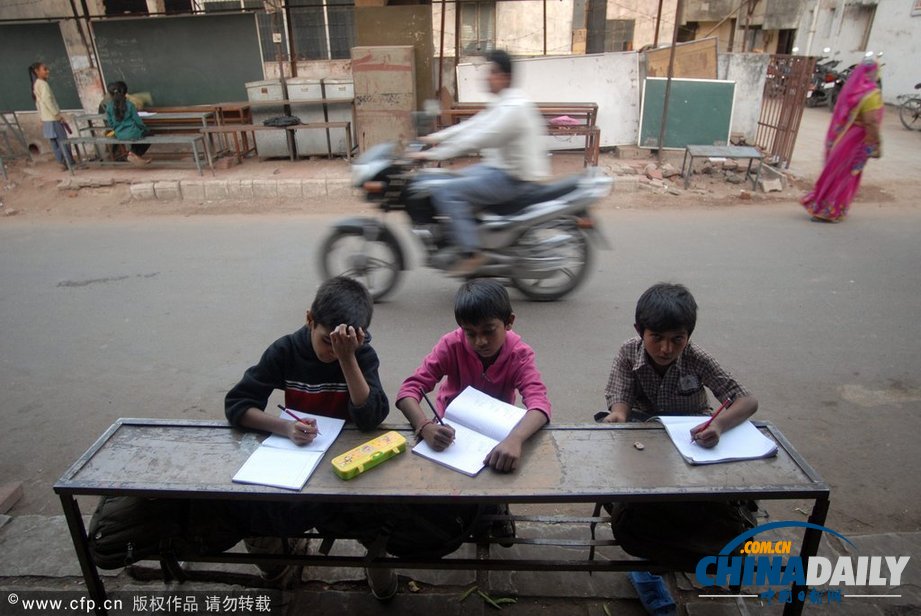 廢墟、馬路 上學(xué)之夢如此美好如此奢侈(組圖)