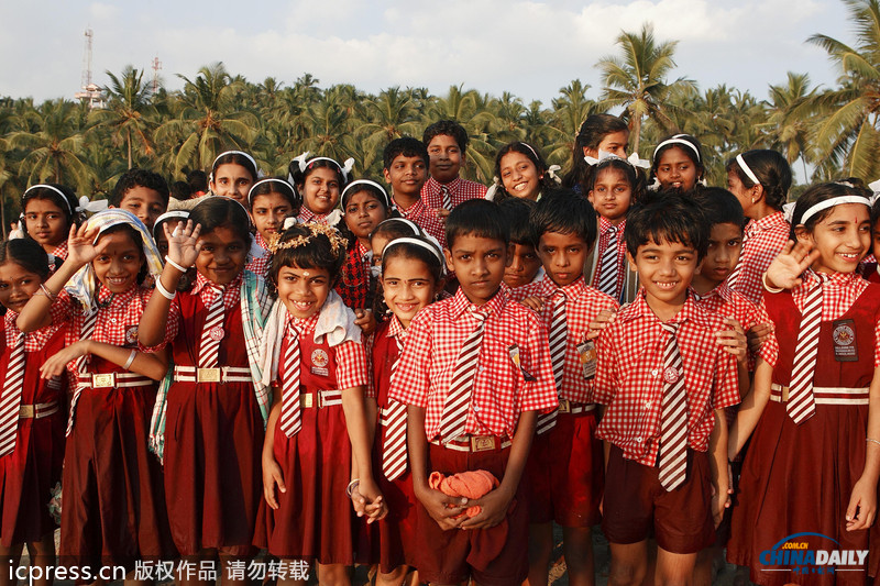 組圖:又是一年開學(xué)季 各國校服大比拼