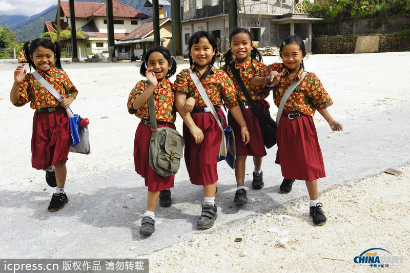 組圖：又是一年開學(xué)季 各國(guó)校服大比拼