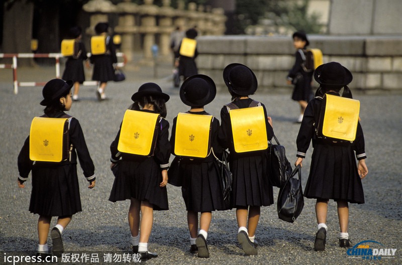 組圖：又是一年開學(xué)季 各國(guó)校服大比拼