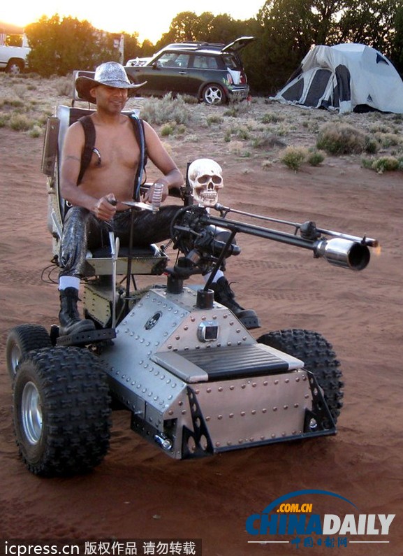 美國工程師打造噴火輪椅 殘疾人也能拉風出行