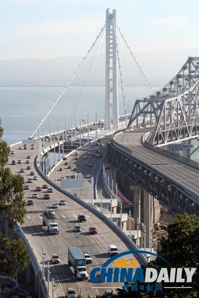 美舊金山海灣大橋東段橋面開放 交通繁忙(組圖)