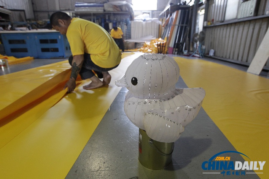 走進(jìn)車間窺探大黃鴨制作過程 下一站臺(tái)灣(組圖)