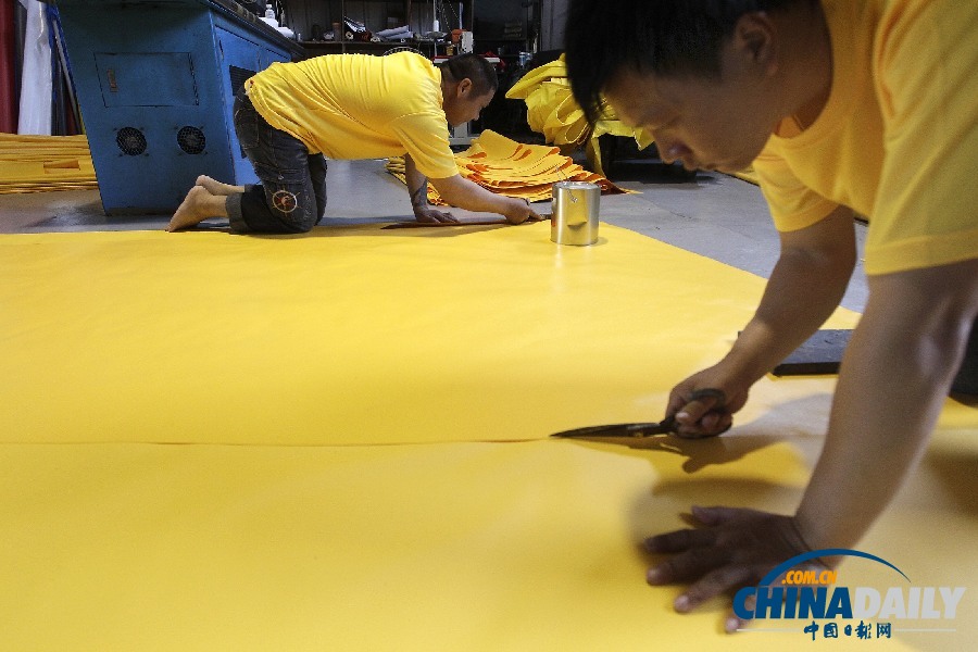 走進(jìn)車間窺探大黃鴨制作過程 下一站臺(tái)灣(組圖)