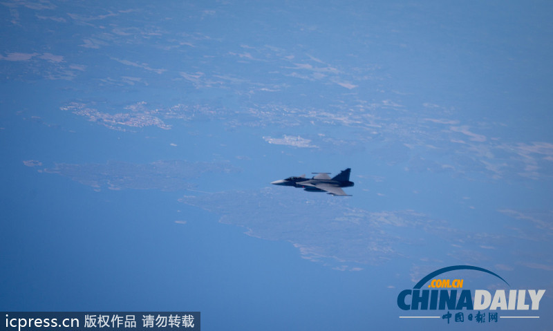 G20峰會(huì)結(jié)束 瑞典戰(zhàn)機(jī)靠近默克爾專機(jī)(圖)