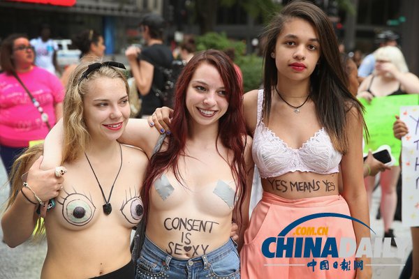 芝加哥:“蕩婦游行”活動(dòng)舉行 意在呼吁反對性侵犯罪