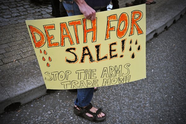 倫敦東部：示威者封鎖道路 反對(duì)武器販賣合法化