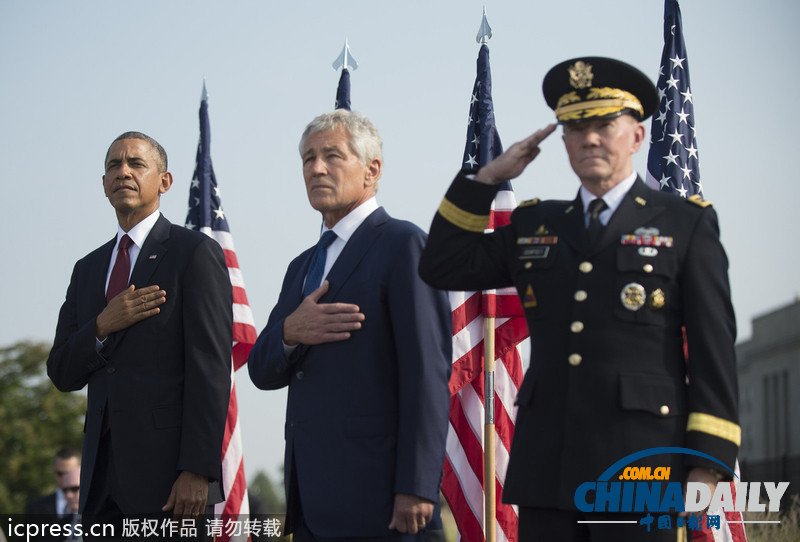 奧巴馬出席9·11事件紀(jì)念活動(dòng) 天氣炎熱狂擦臉