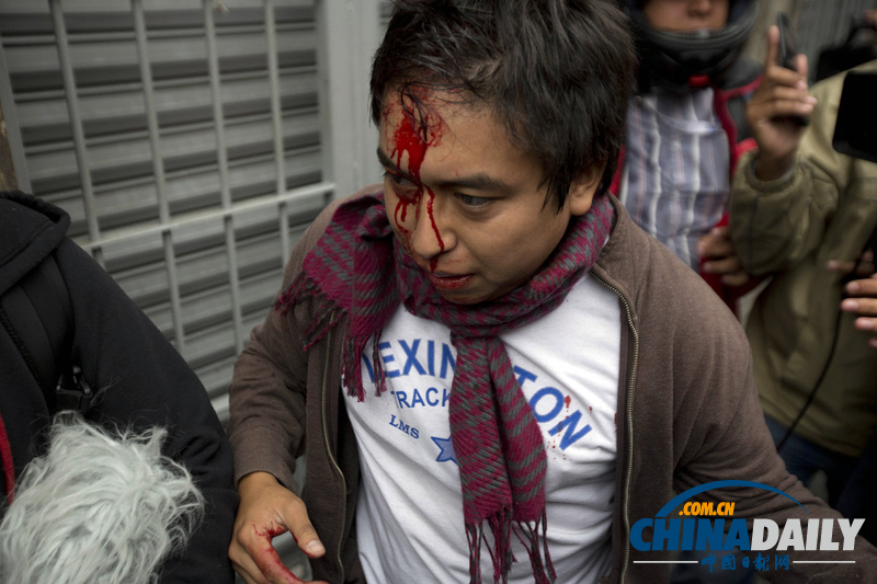 墨西哥警察對抗議教師進行暴力清場(組圖)