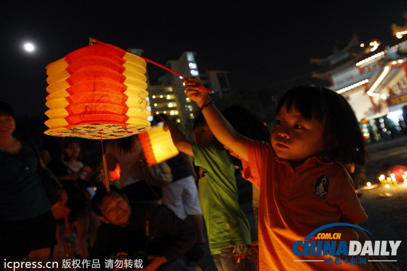 遙望明月共此時 看各國中秋節(jié)習(xí)俗