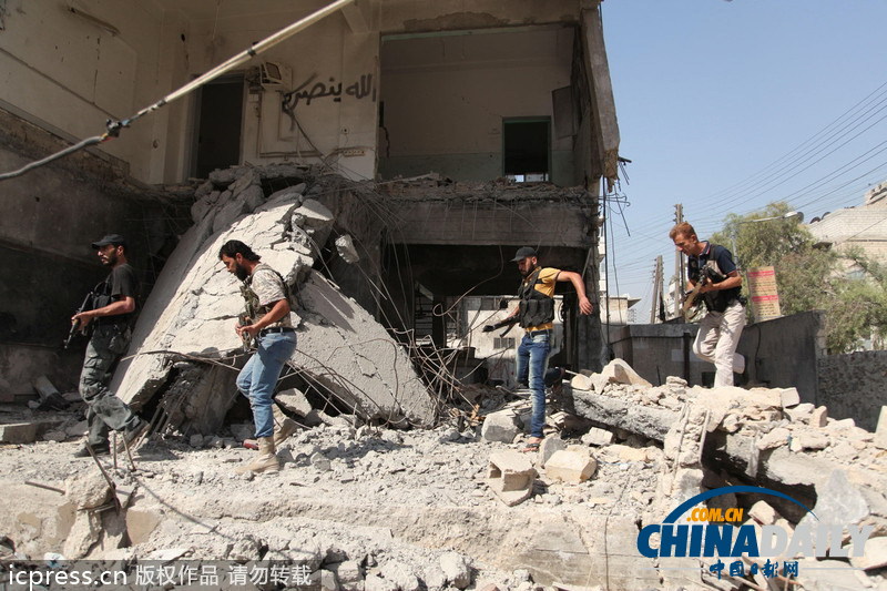 敘利亞反對(duì)派襲擊阿勒頗政府軍軍事機(jī)場(chǎng)