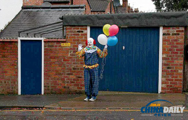 英男子深夜街頭扮恐怖小丑引恐慌