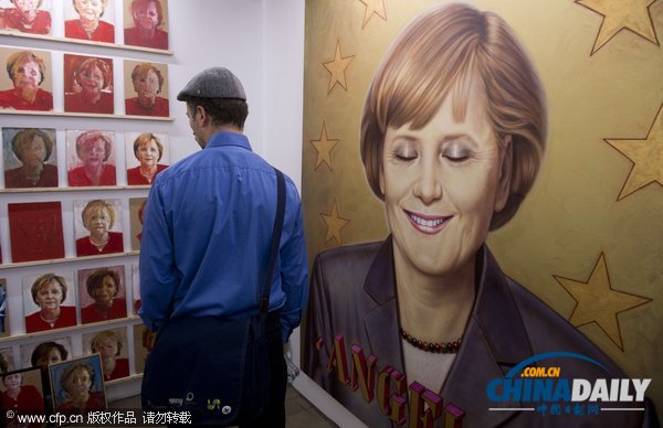 默克爾“小清新照”現(xiàn)身柏林藝術(shù)博覽會（組圖）