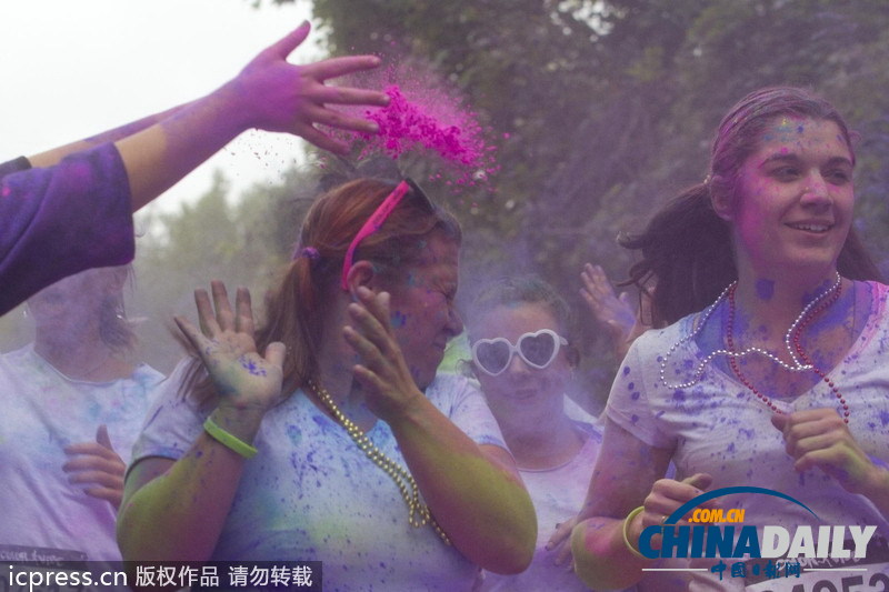 美國(guó)色彩賽跑活動(dòng) 五彩繽紛其樂(lè)無(wú)窮