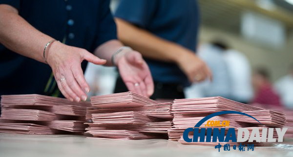 德國大選計(jì)票工作緊張進(jìn)行 默克爾將連任聯(lián)邦總理