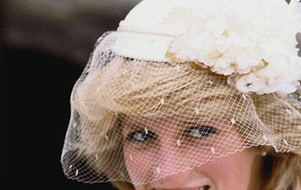 戴安娜王妃曾喬裝成男模與當(dāng)紅歌星去GAY吧