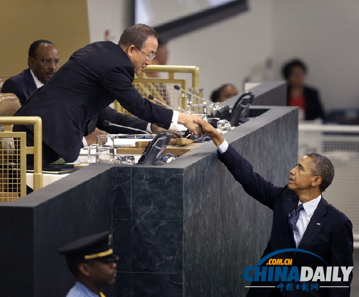第68屆聯(lián)合國大會舉行 奧巴馬與潘基文握手秀親密