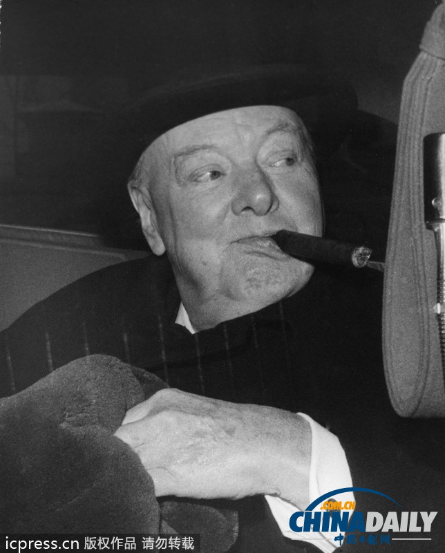 奧巴馬戒煙只因怕老婆 盤(pán)點(diǎn)那些煙不離手的政要