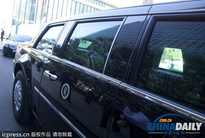 奧巴馬霸氣豪車引市民圍觀拍照 高大威猛可防毒氣