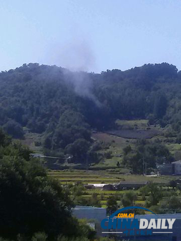 一架F-5戰(zhàn)機(jī)在韓國(guó)墜毀 飛行員跳傘逃生（組圖）