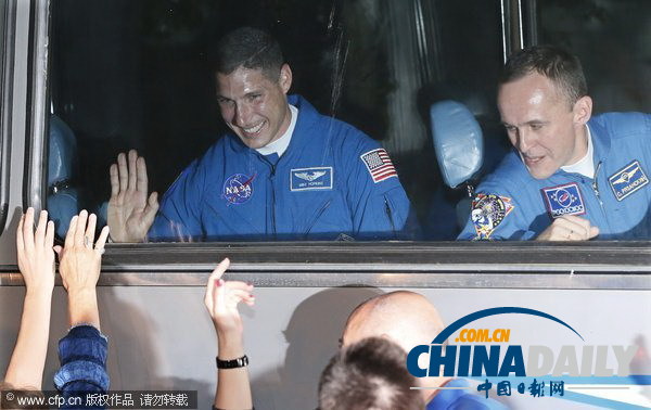 聯(lián)盟號(hào)宇宙飛船發(fā)射在即 遠(yuǎn)征37宇航員“笑對(duì)挑戰(zhàn)”