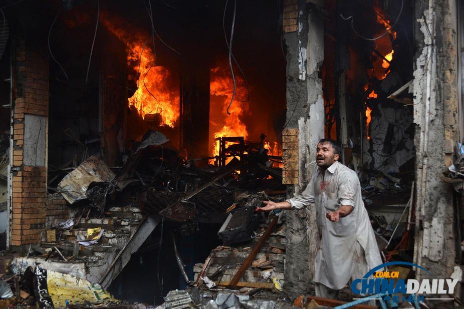 目擊者講述巴集市爆炸恐怖現(xiàn)場 塔利班否認(rèn)涉案（圖）