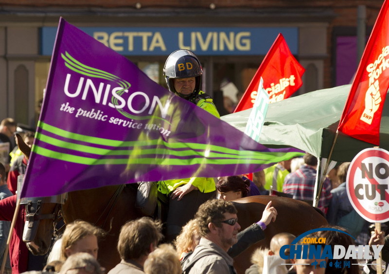 英國民眾集會抗議政府削減各項支出