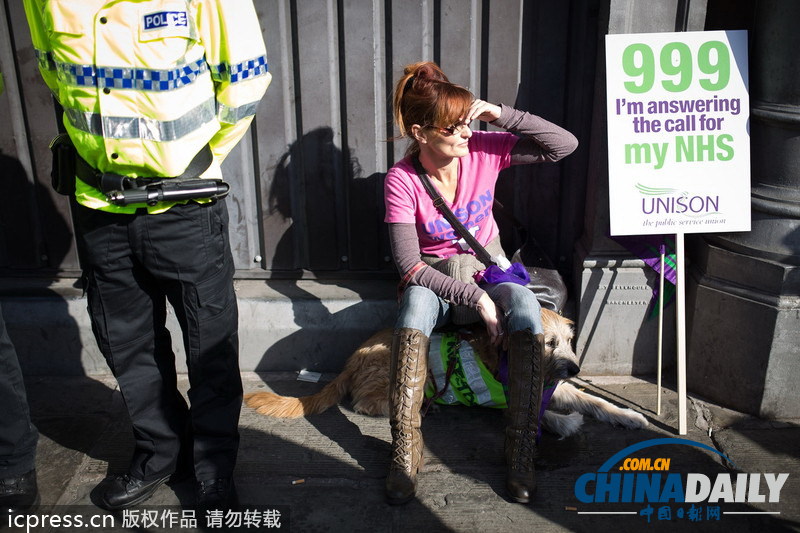 英國民眾集會抗議政府削減各項支出