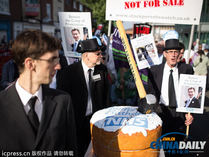 英國民眾集會抗議政府削減各項支出