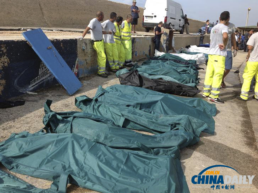 意大利附近海域一非法移民船傾覆至少82人死亡(組圖)