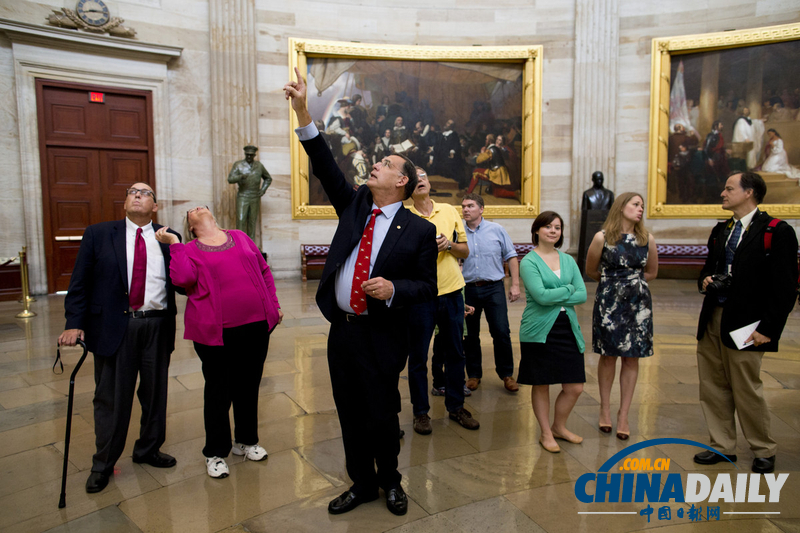 美政府關(guān)閉民眾遭殃:風(fēng)暴來襲景點(diǎn)關(guān)閉議員當(dāng)導(dǎo)游