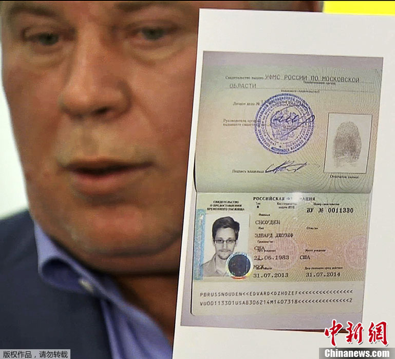 圖:俄網(wǎng)站公開疑似斯諾登購物照 推手推車過馬路