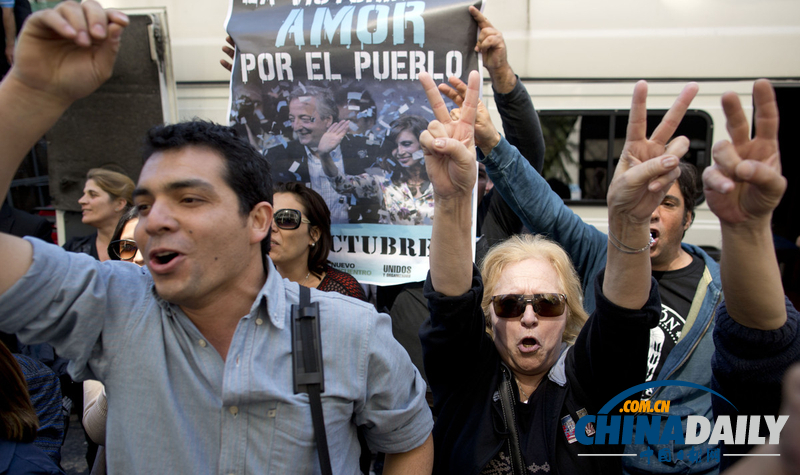 阿根廷總統(tǒng)腦血腫手術(shù)成功 支持者歡呼慶祝(圖)