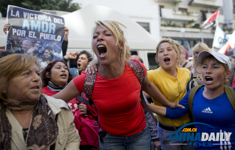 阿根廷總統(tǒng)腦血腫手術(shù)成功 支持者歡呼慶祝（圖）