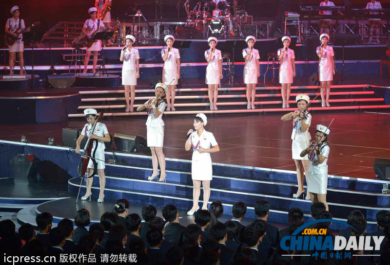 朝鮮勞動(dòng)黨成立68周年 金正恩攜夫人看演出興趣濃(圖)