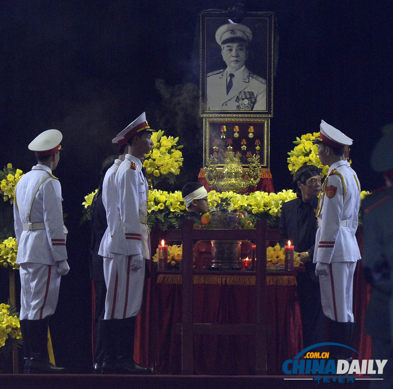武元甲大將葬禮舉行 越南主席和總理出席儀式(圖)