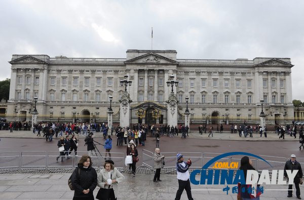英國(guó)一名男子持刀試闖白金漢宮遭逮捕
