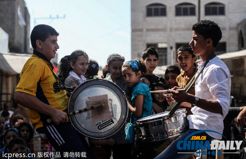 巴勒斯坦兒童宰牲節(jié)大玩槍?xiě)?zhàn)游戲